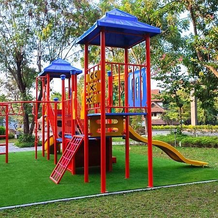 Whiz Prime Hotel Darmo Harapan סוראבאיה מראה חיצוני תמונה