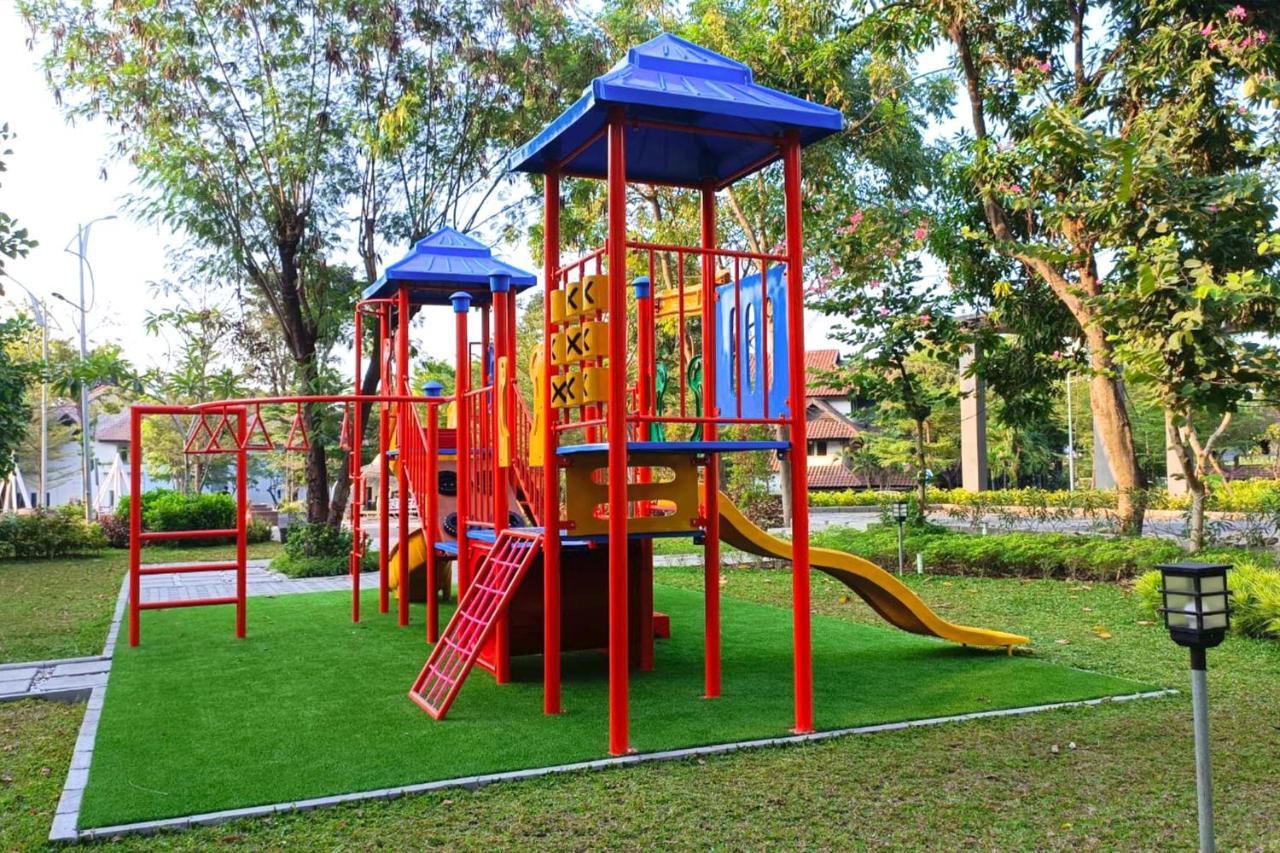 Whiz Prime Hotel Darmo Harapan סוראבאיה מראה חיצוני תמונה
