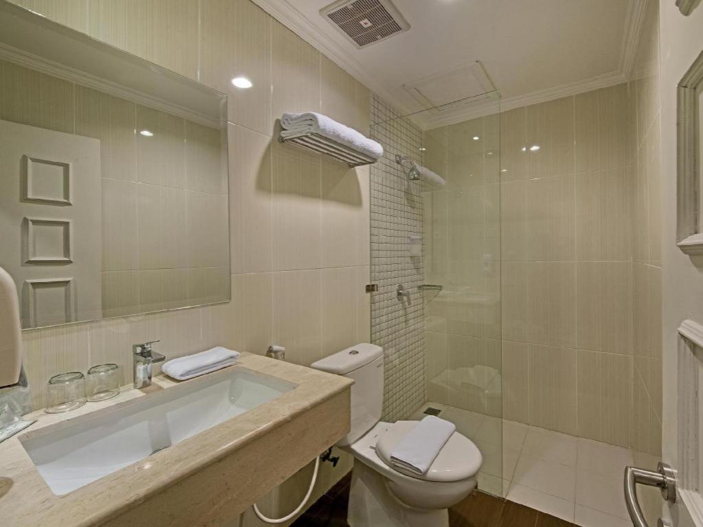 Whiz Prime Hotel Darmo Harapan סוראבאיה מראה חיצוני תמונה