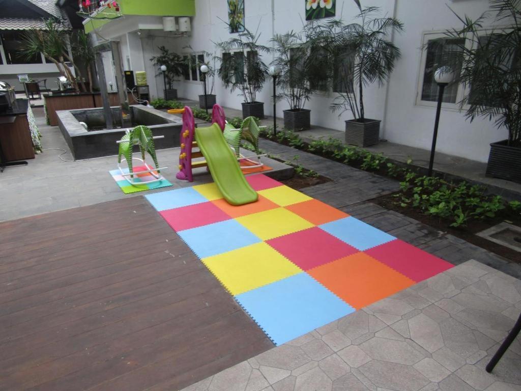 Whiz Prime Hotel Darmo Harapan סוראבאיה מראה חיצוני תמונה