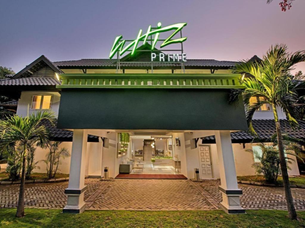 Whiz Prime Hotel Darmo Harapan סוראבאיה מראה חיצוני תמונה