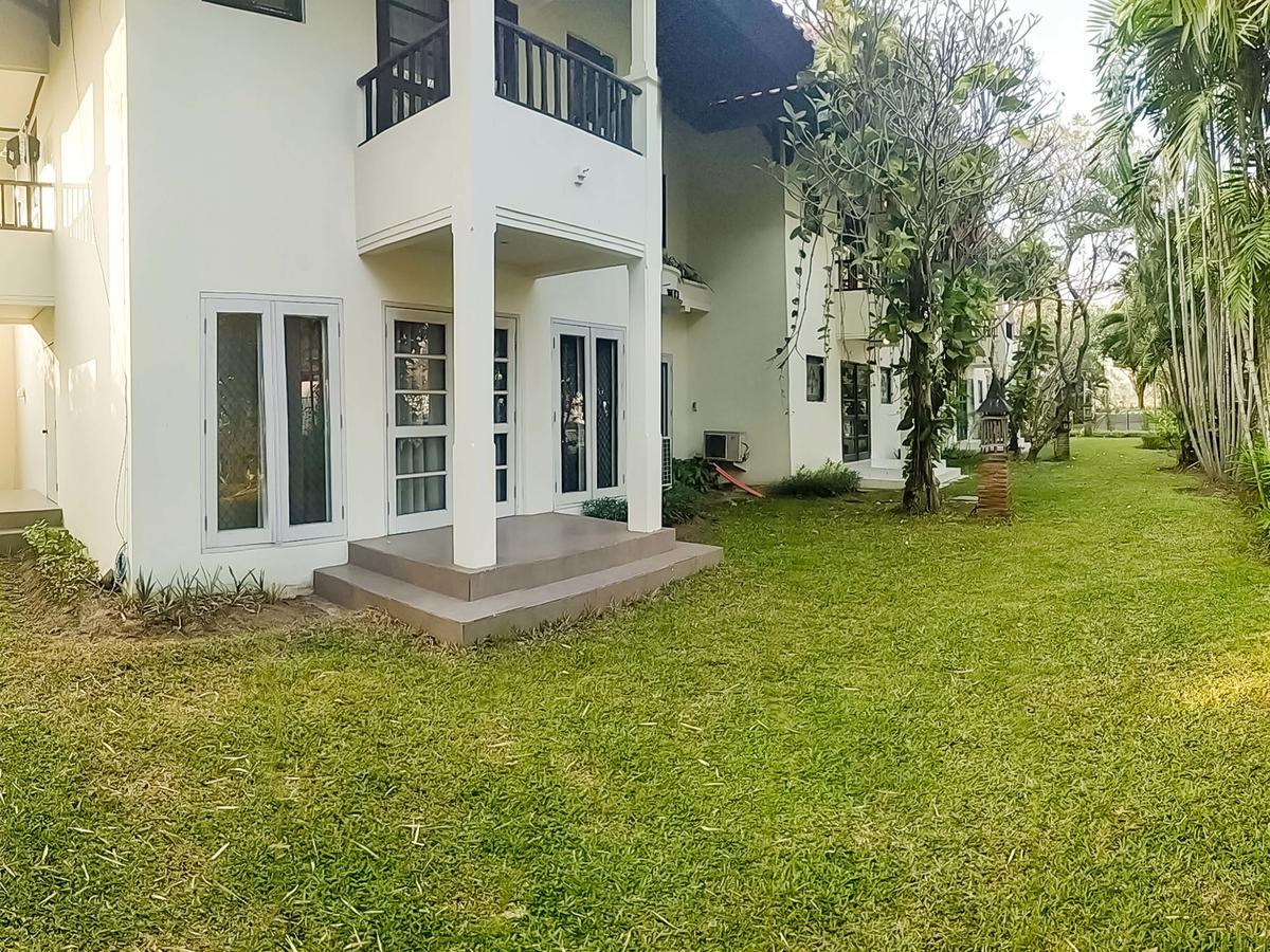 Whiz Prime Hotel Darmo Harapan סוראבאיה מראה חיצוני תמונה