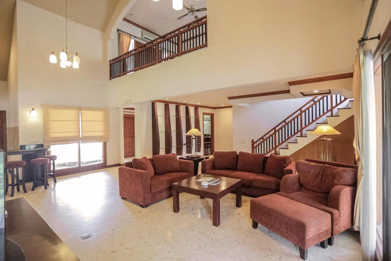 Whiz Prime Hotel Darmo Harapan סוראבאיה מראה חיצוני תמונה