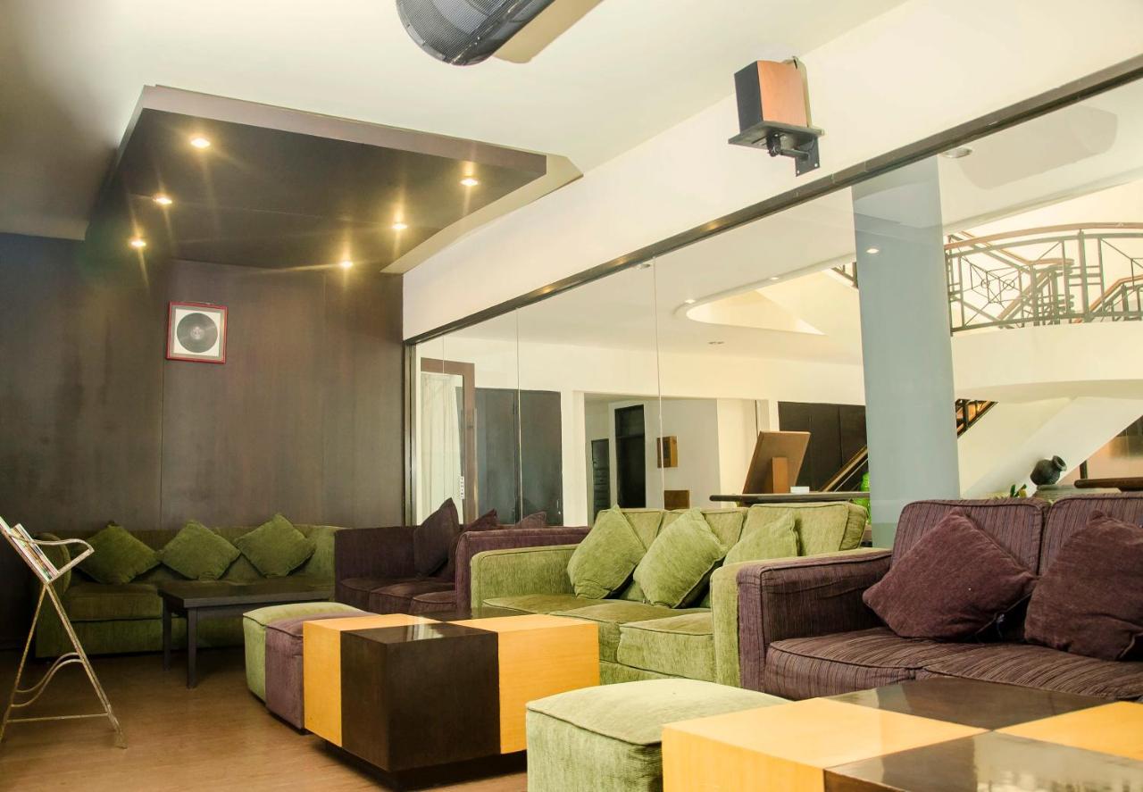 Whiz Prime Hotel Darmo Harapan סוראבאיה מראה חיצוני תמונה