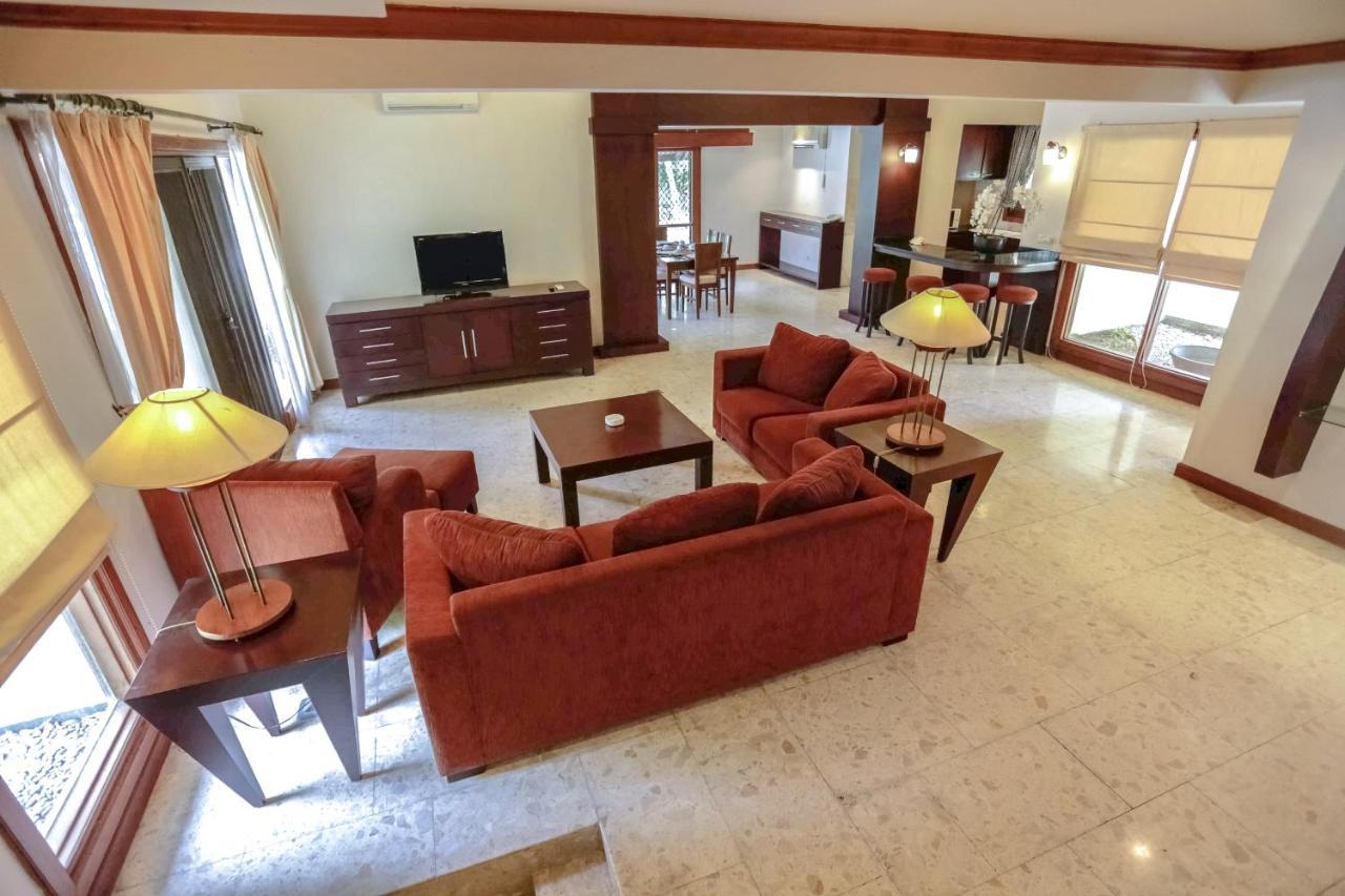 Whiz Prime Hotel Darmo Harapan סוראבאיה מראה חיצוני תמונה