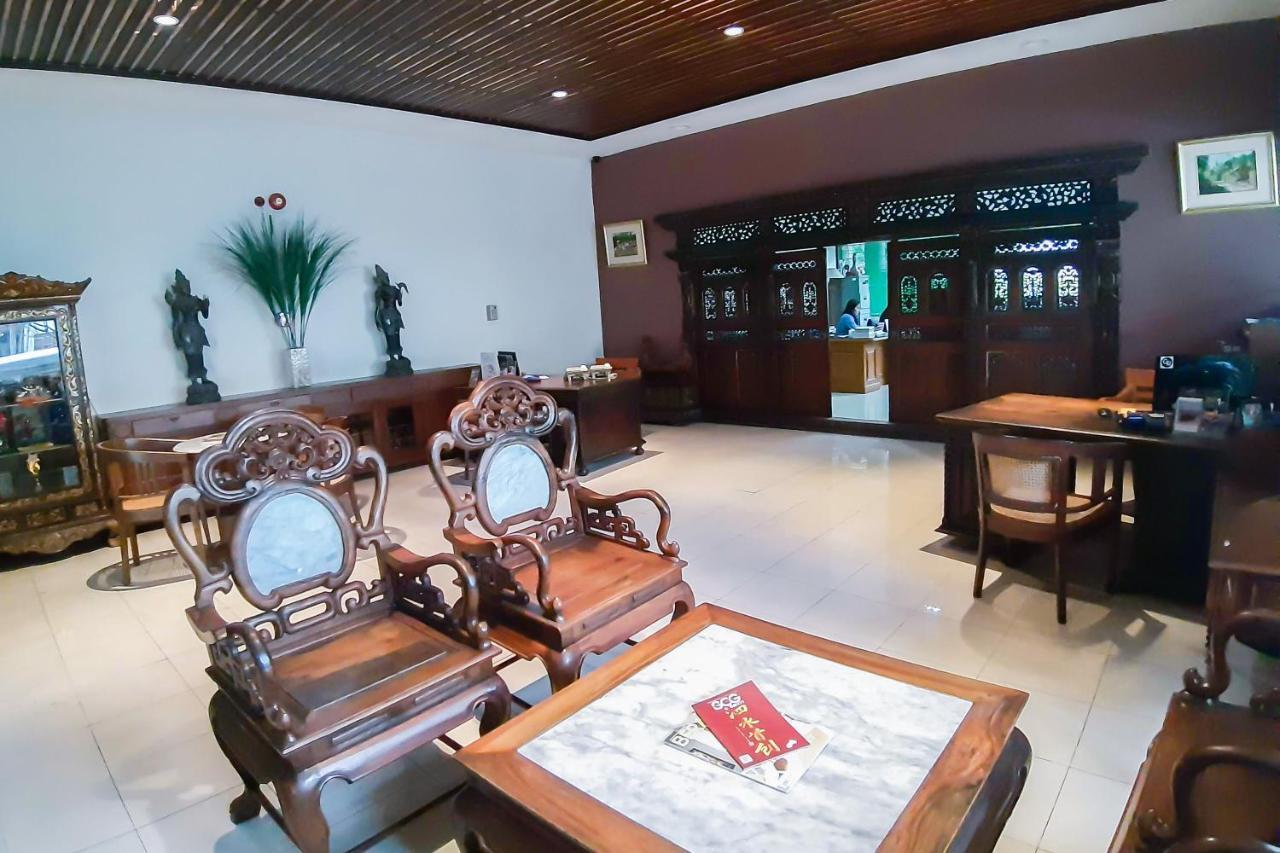 Whiz Prime Hotel Darmo Harapan סוראבאיה מראה חיצוני תמונה