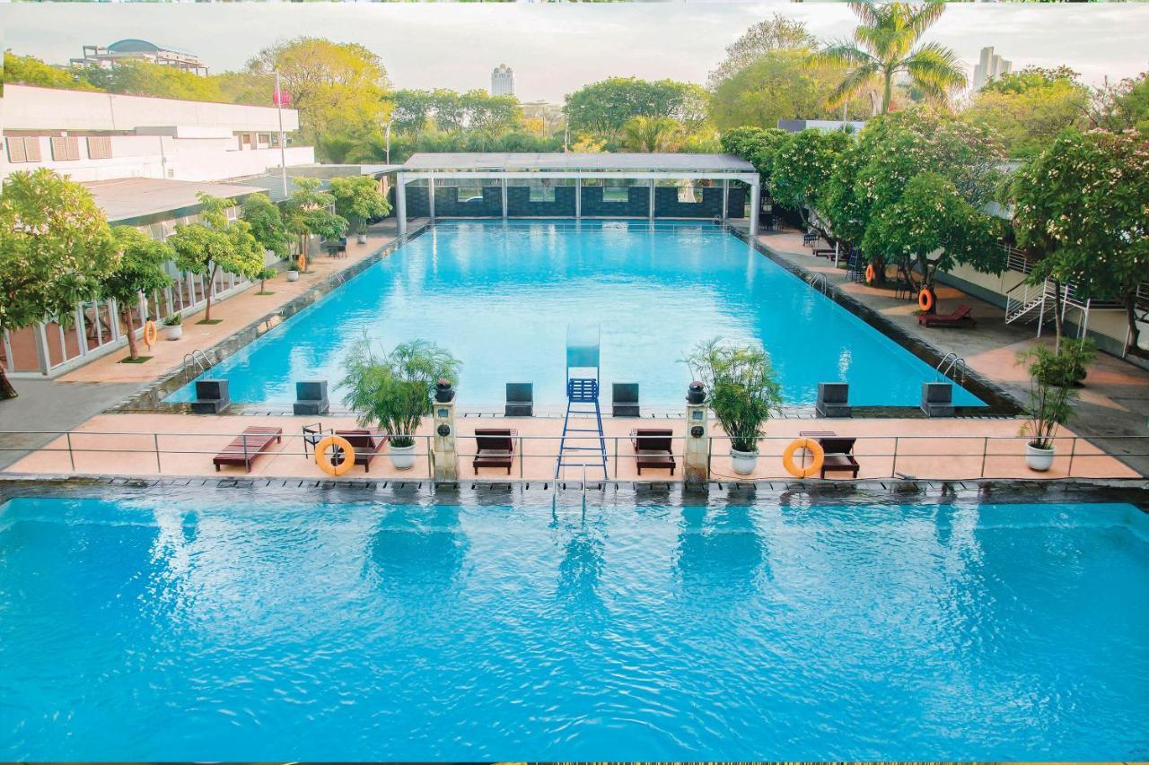 Whiz Prime Hotel Darmo Harapan סוראבאיה מראה חיצוני תמונה