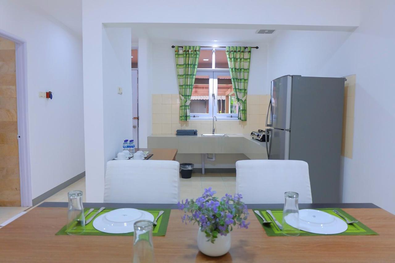 Whiz Prime Hotel Darmo Harapan סוראבאיה מראה חיצוני תמונה