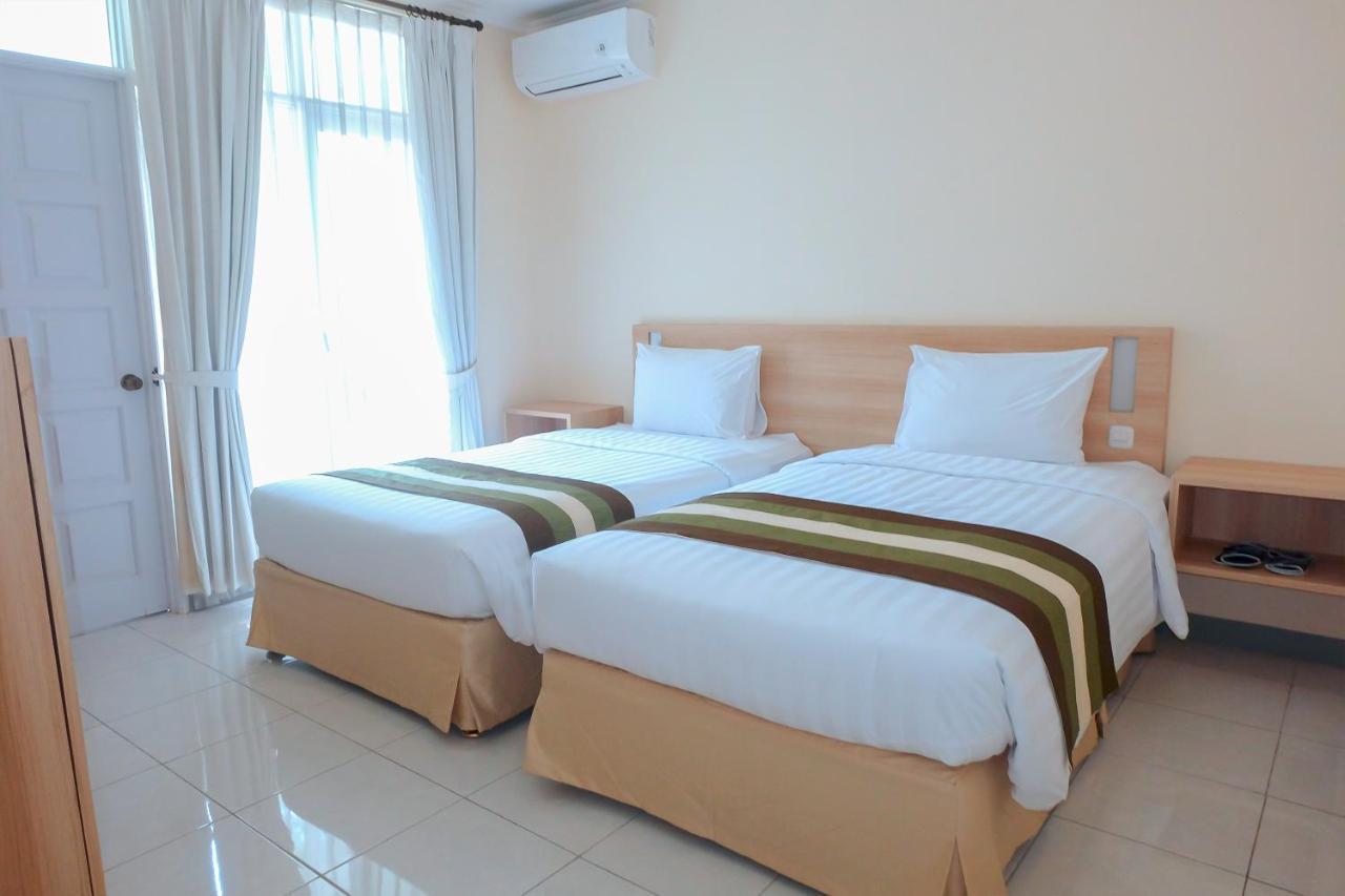 Whiz Prime Hotel Darmo Harapan סוראבאיה מראה חיצוני תמונה