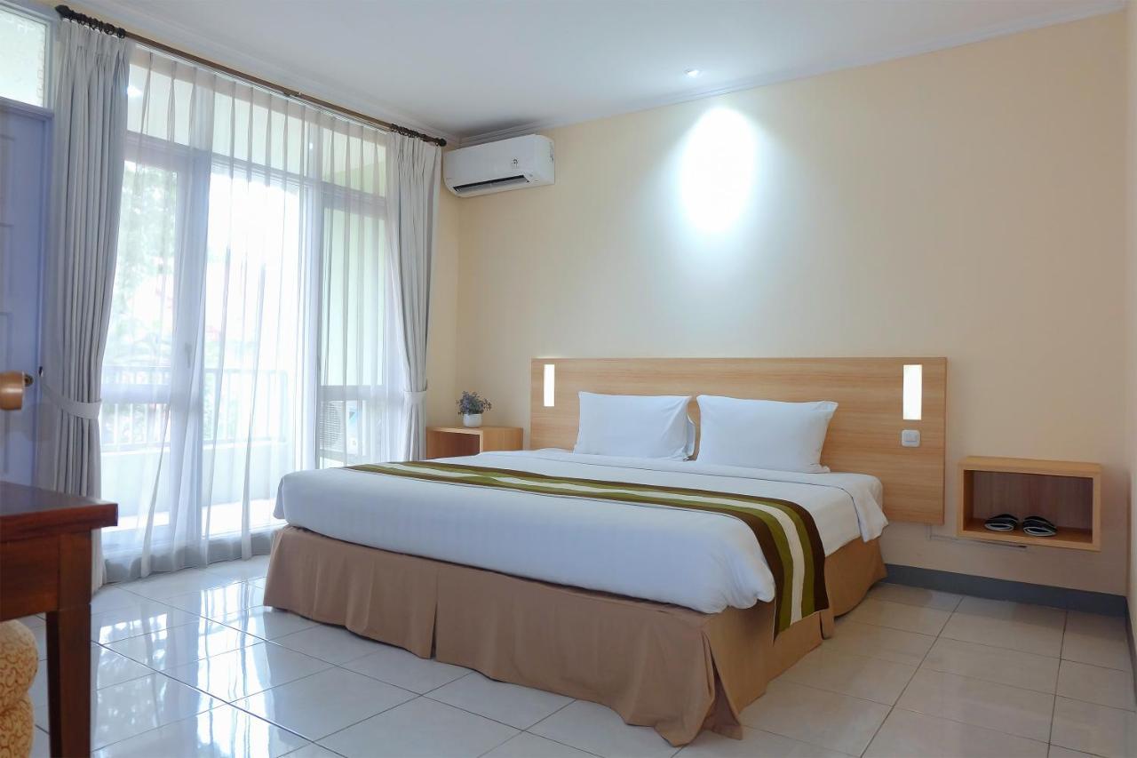 Whiz Prime Hotel Darmo Harapan סוראבאיה מראה חיצוני תמונה