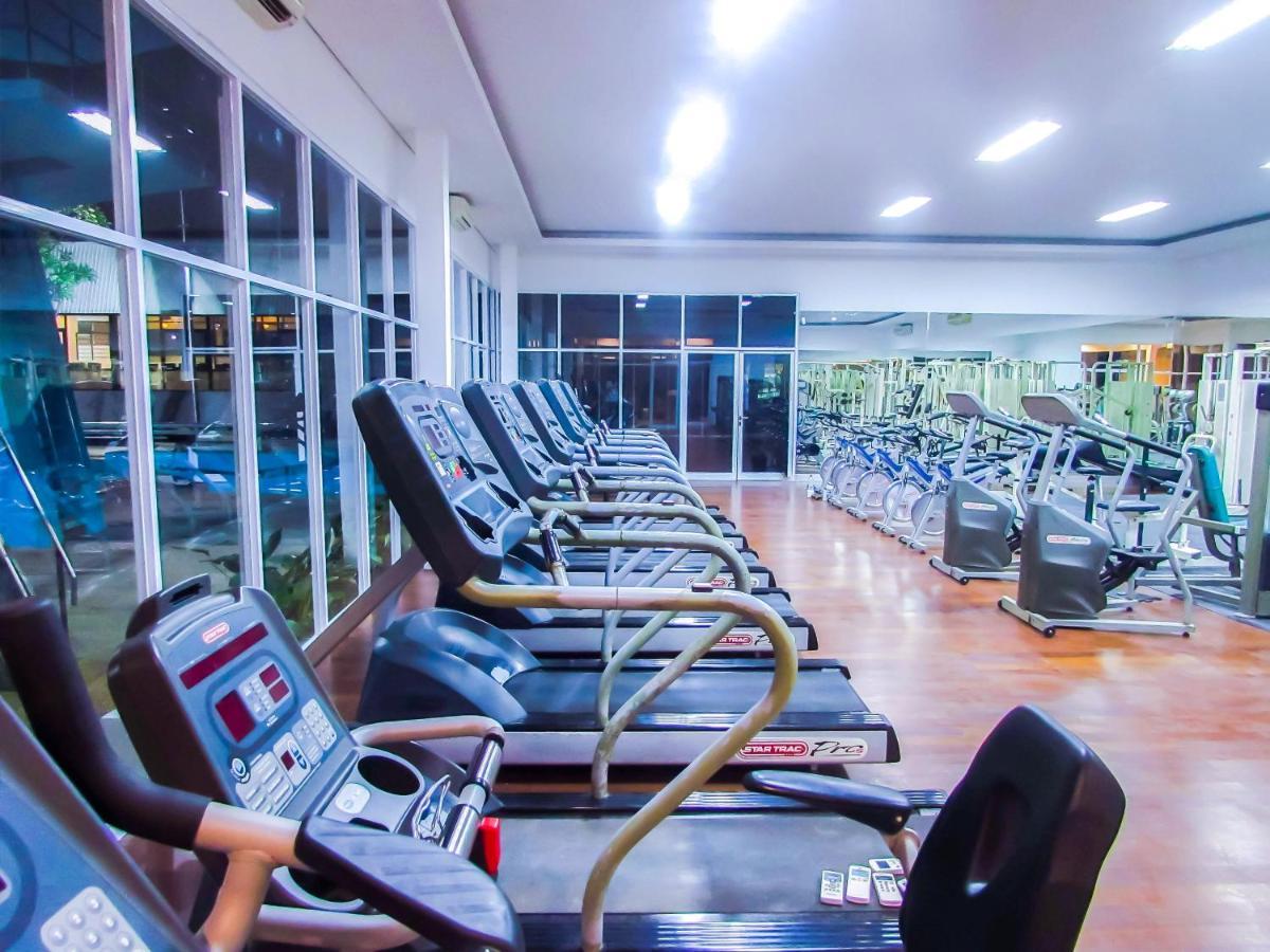 Whiz Prime Hotel Darmo Harapan סוראבאיה מראה חיצוני תמונה